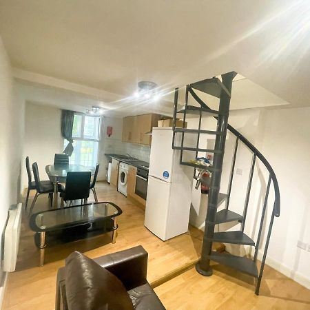 96 Uxbridge Road Apartments Лондон Екстериор снимка